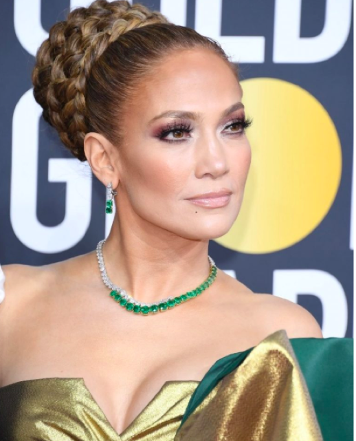 Jennifer Lopez spring style green jewelry